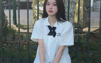 用苹果版“51cgfun”的我：心里默默给八卦评委打分。