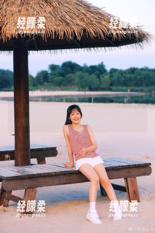 点击“51吃瓜”的下载链接，心里美滋滋，转眼又沉溺在八卦世界。