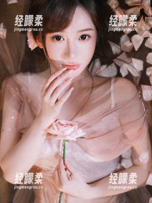 吃瓜配酒，哼，瞧我在52吃瓜网找到几样免费好货，不怕自言自语！