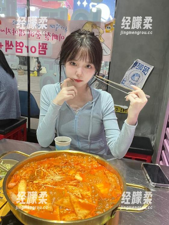 一起吃瓜 官网设计真奇特,不下载‘一起吃瓜’至少得迷路三次吧?