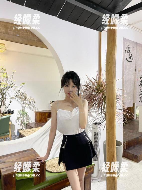 “吃瓜爆料”的首页成网红交锋地，不知道会不会在评论区打嘴仗呢？