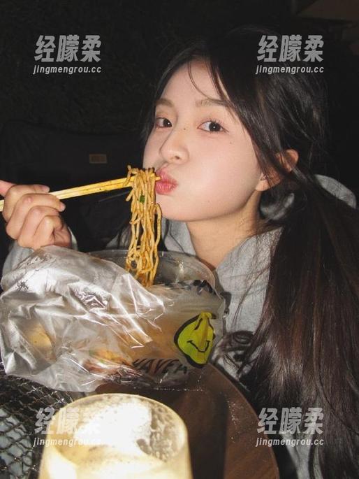 吃瓜爆料提醒：登录之前先准备好瓜，有些网红太炸裂了！