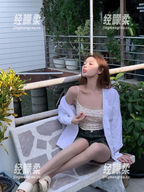 吃瓜网 吃瓜网APP的iOS“入口”,“上车”前先别忘了系好安全带呦,欢快的瓜血正在飞!