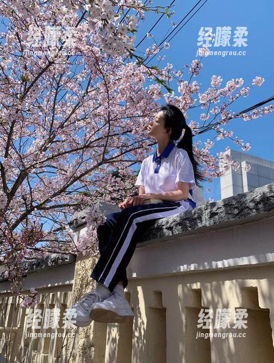 吃瓜频道，再次登录，我已然是个“资深八卦者”，心情沉甸甸。
