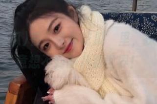 在‘带你吃瓜’里，探寻入口意想不到的八卦世界！