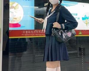一边观看黑料网站，一边吃瓜，人生太奇妙了！